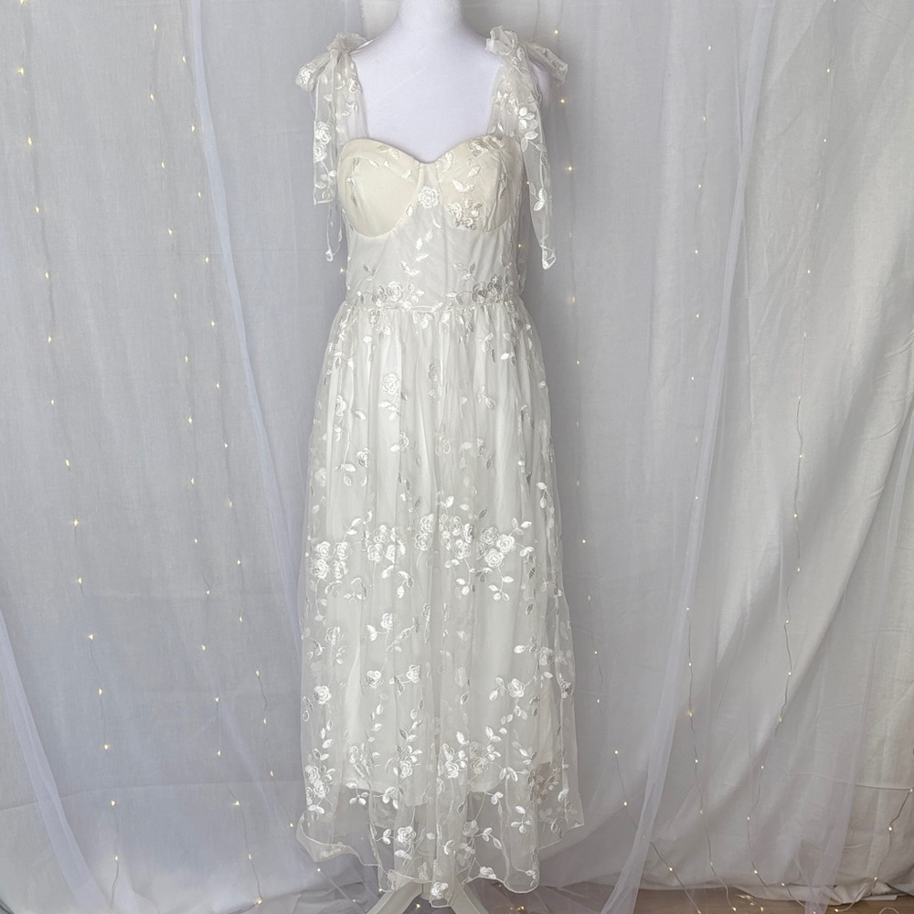 Francesca's Collections Ivory Floral Maxi Dress